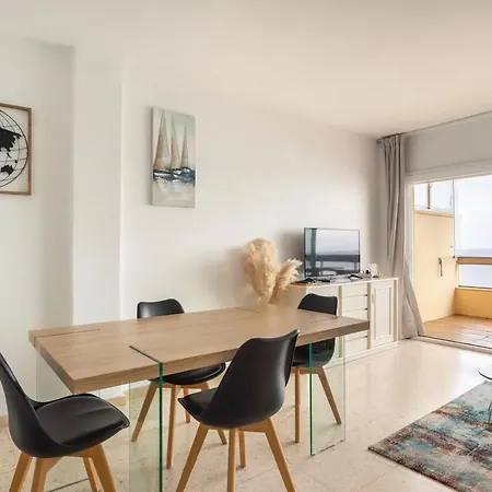 Apartment Paseo - In 1st Line Of Beach With Parking Estepona